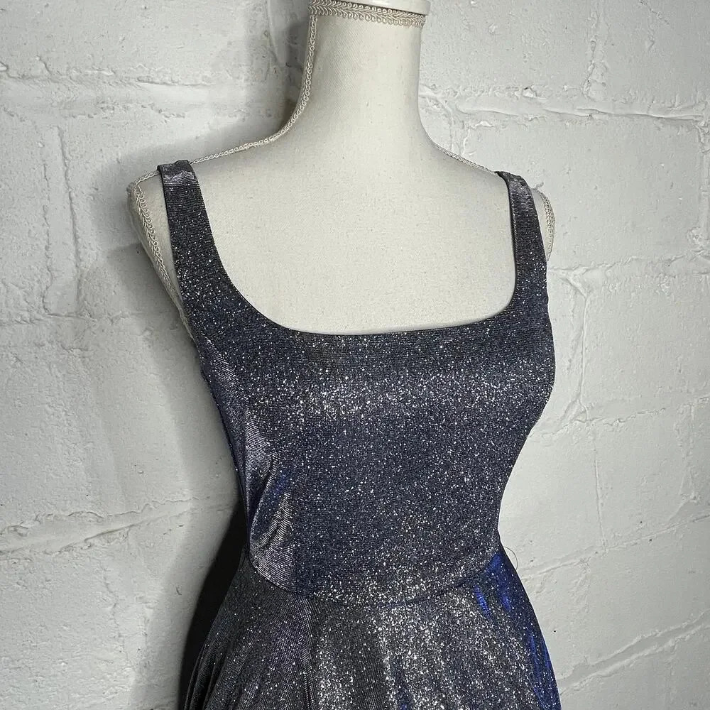 Elegant Silver Evening Gown - Picture 4 of 13